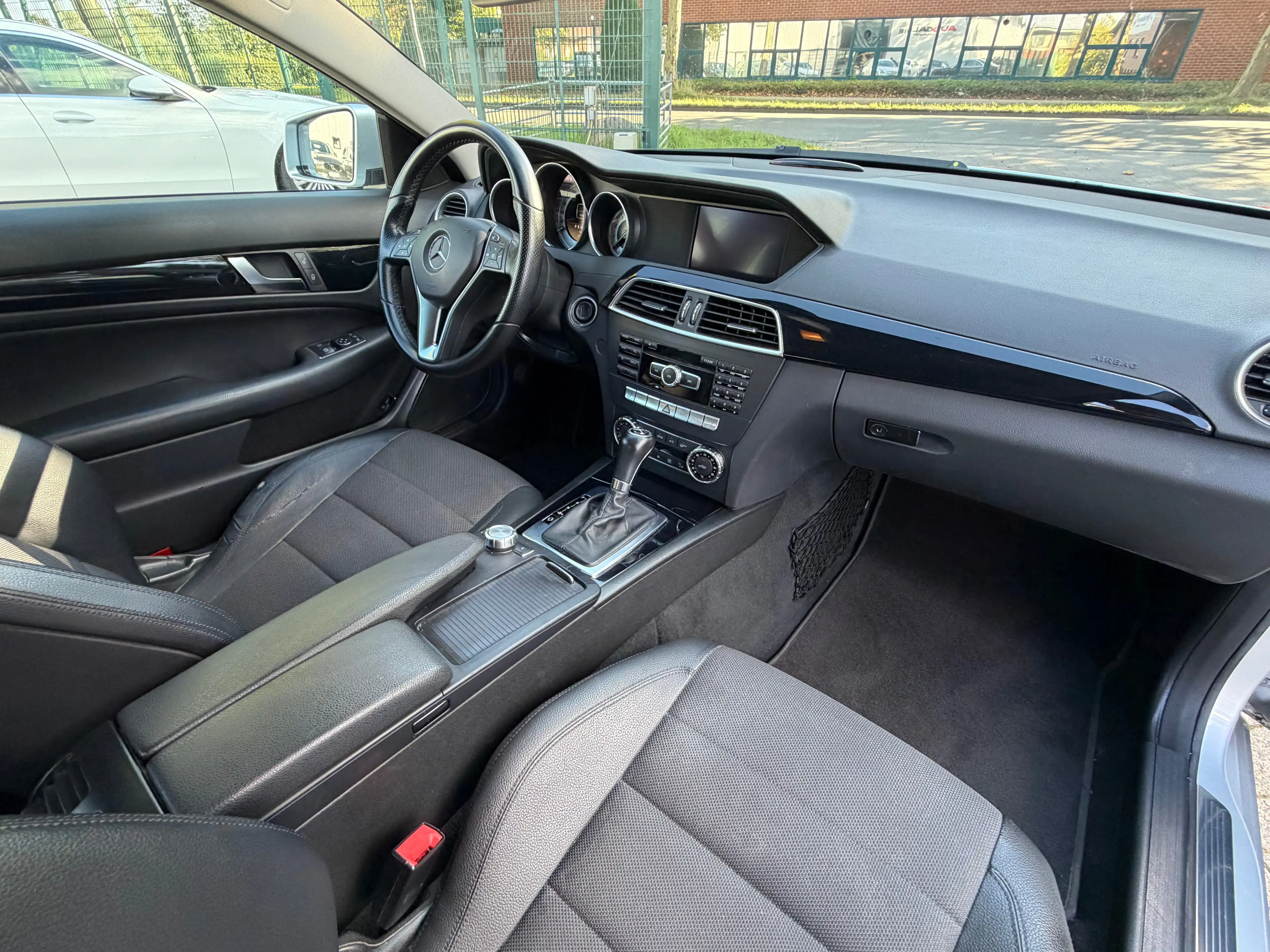Mercedes-Benz C 250 CGI Coupe Automatik BlueEfficiency — photo 11