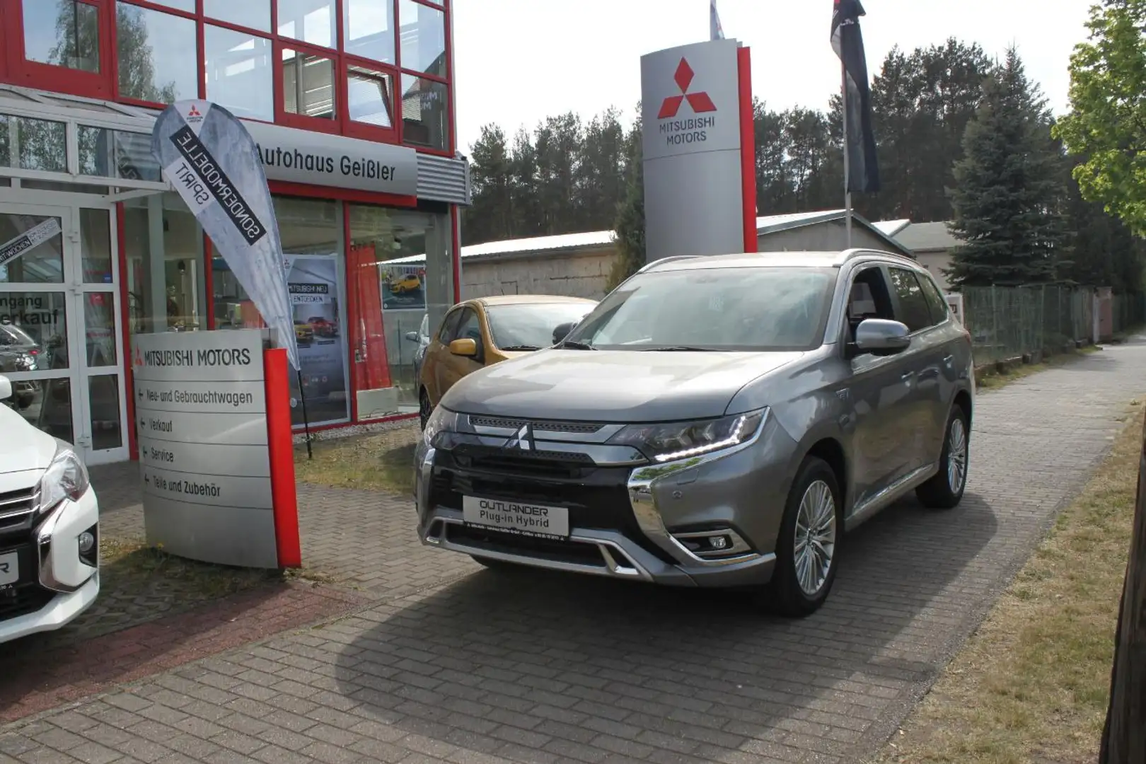 Mitsubishi Outlander Outlander PHEV PLUS Spirit 2.4 , AHK Grau - 1