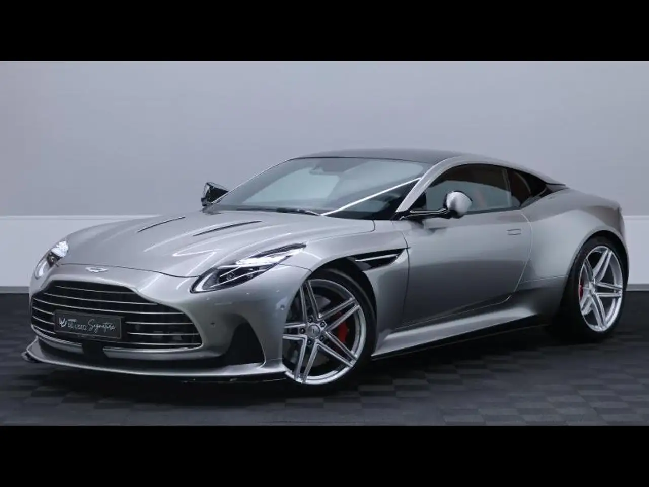 Aston Martin DB12