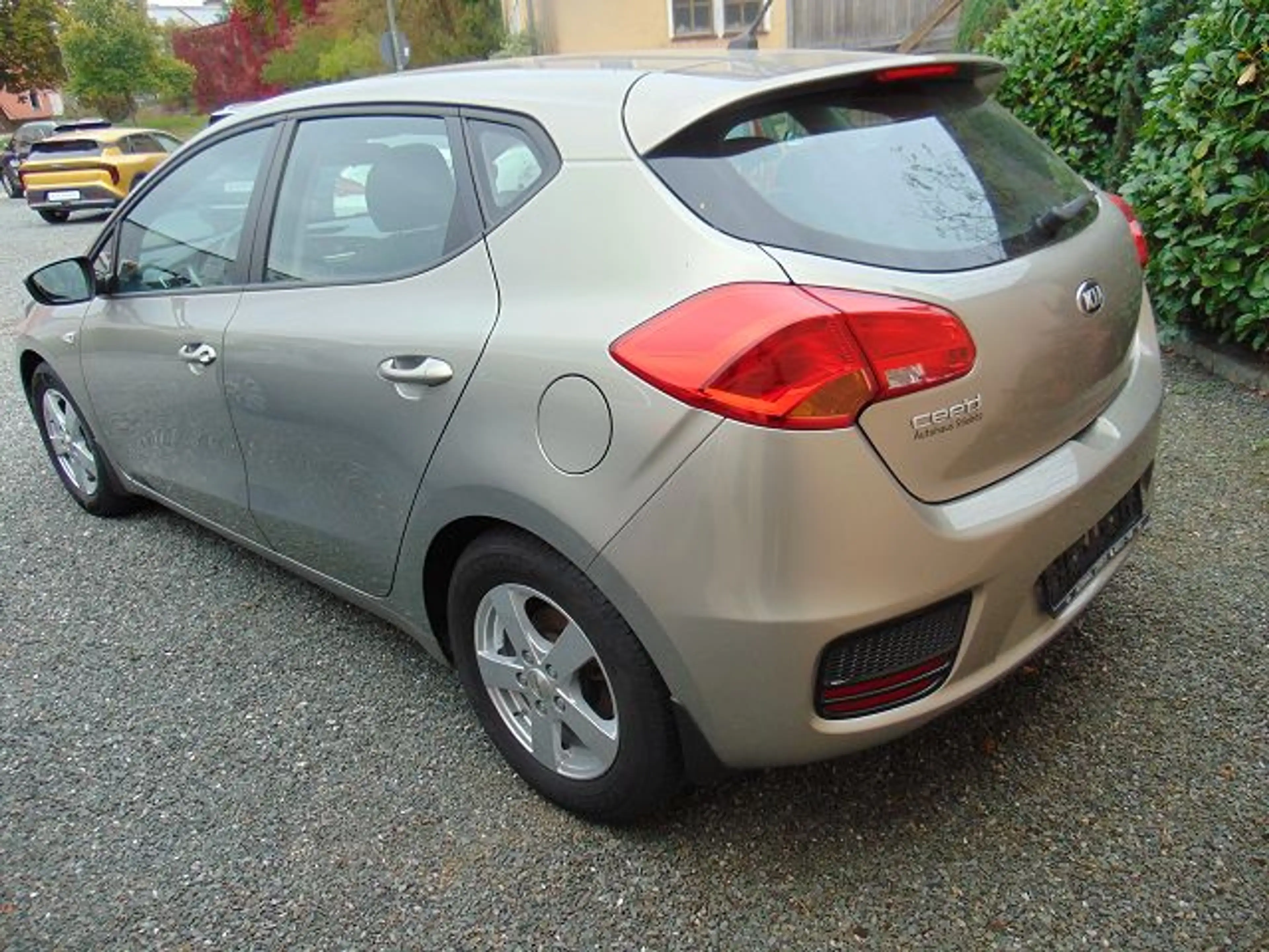 Kia Ceed / cee'd Attract — photo 4