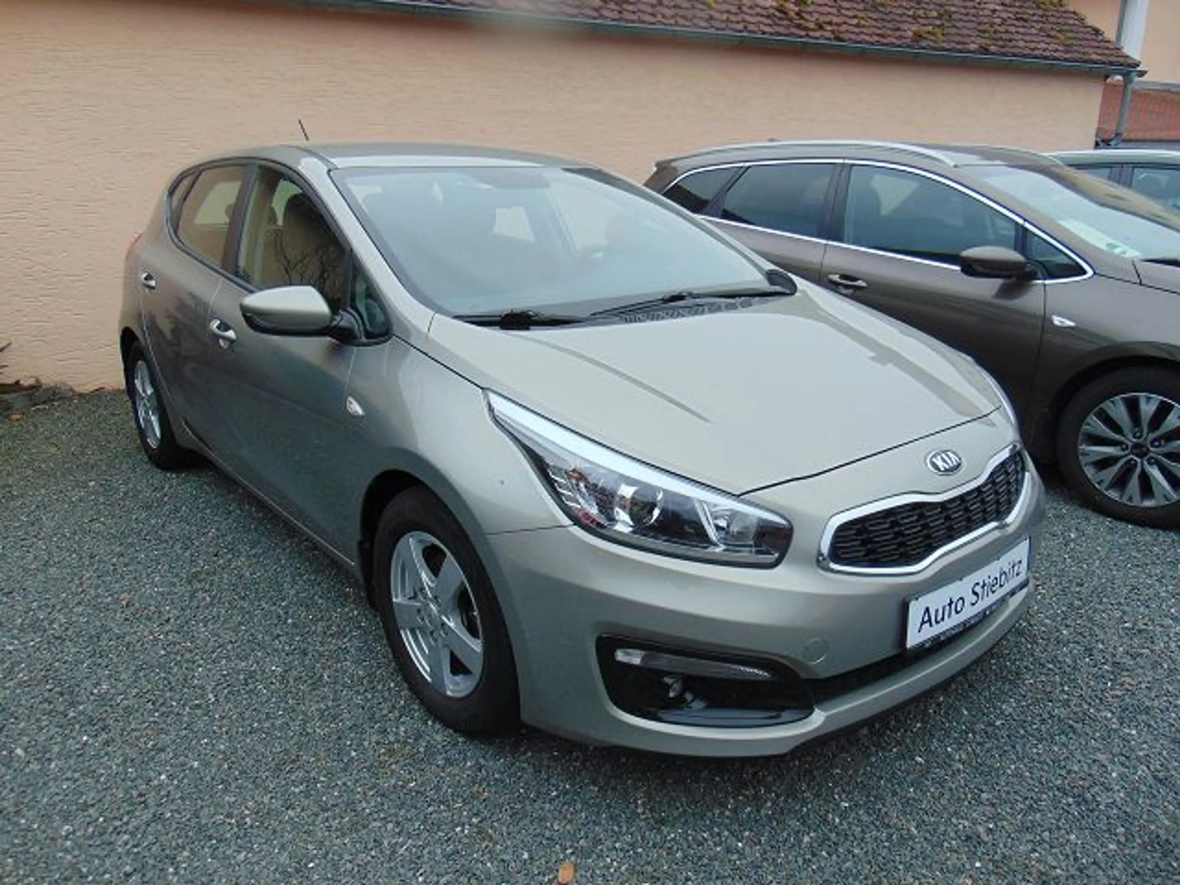 Kia Ceed / cee'd Attract — photo 2