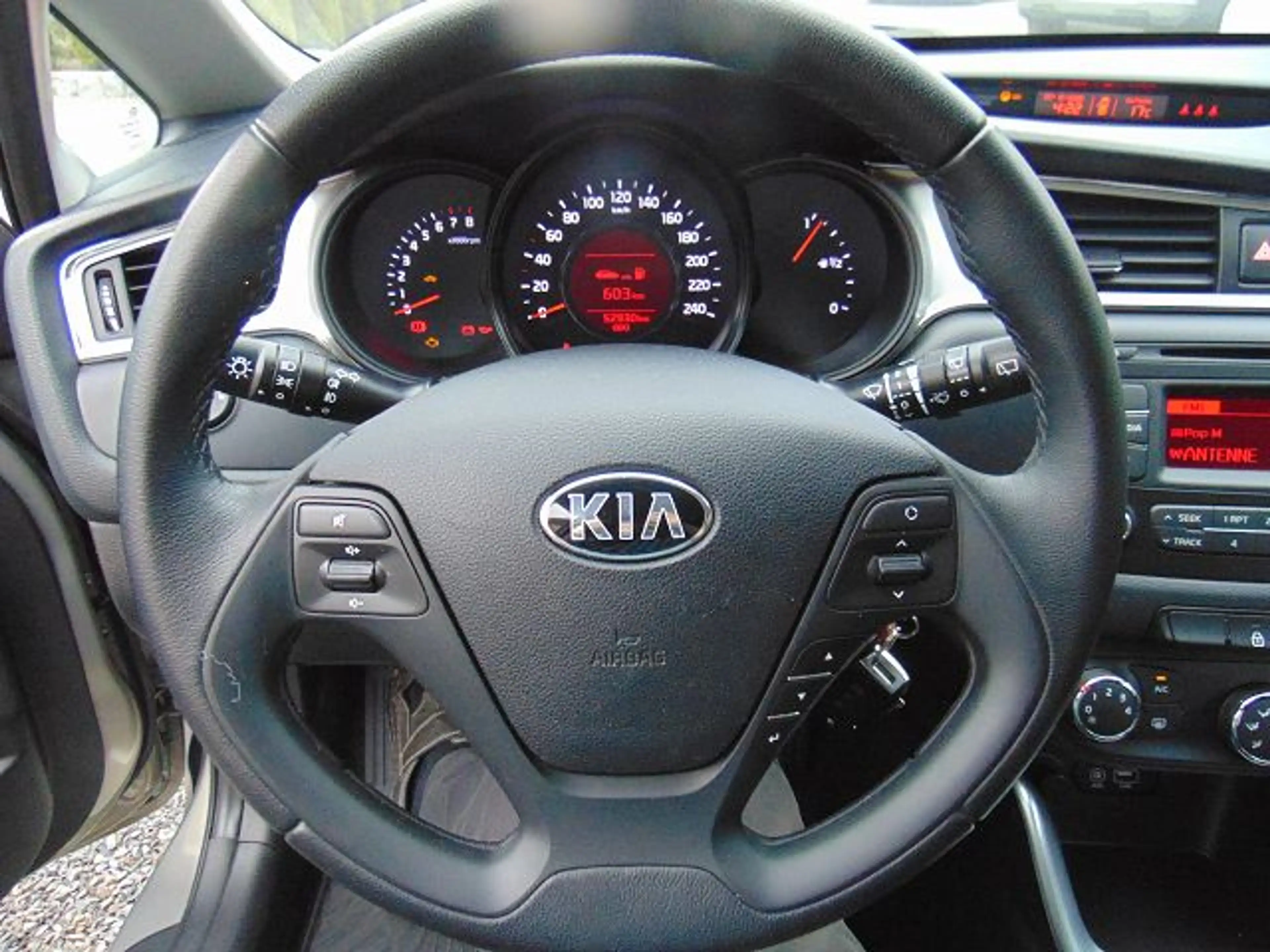 Kia Ceed / cee'd Attract — photo 6