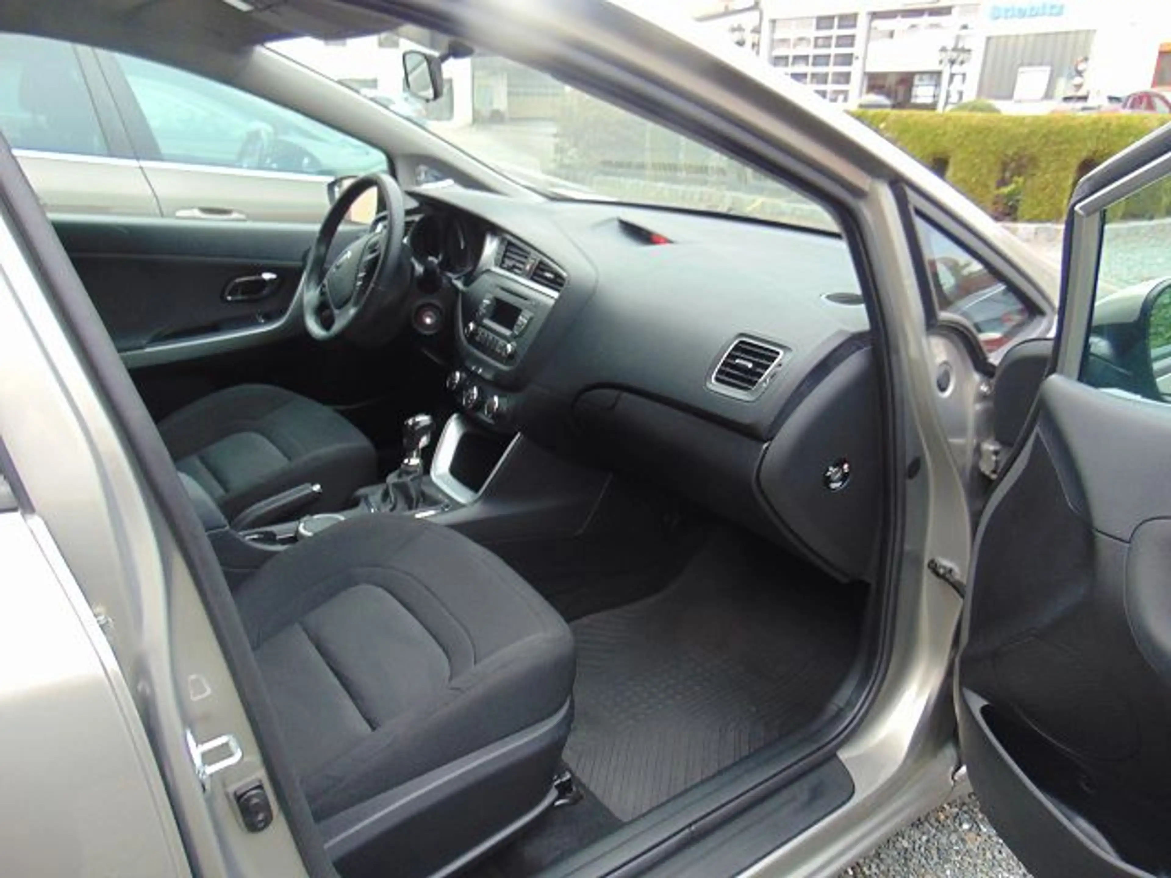 Kia Ceed / cee'd Attract — photo 9