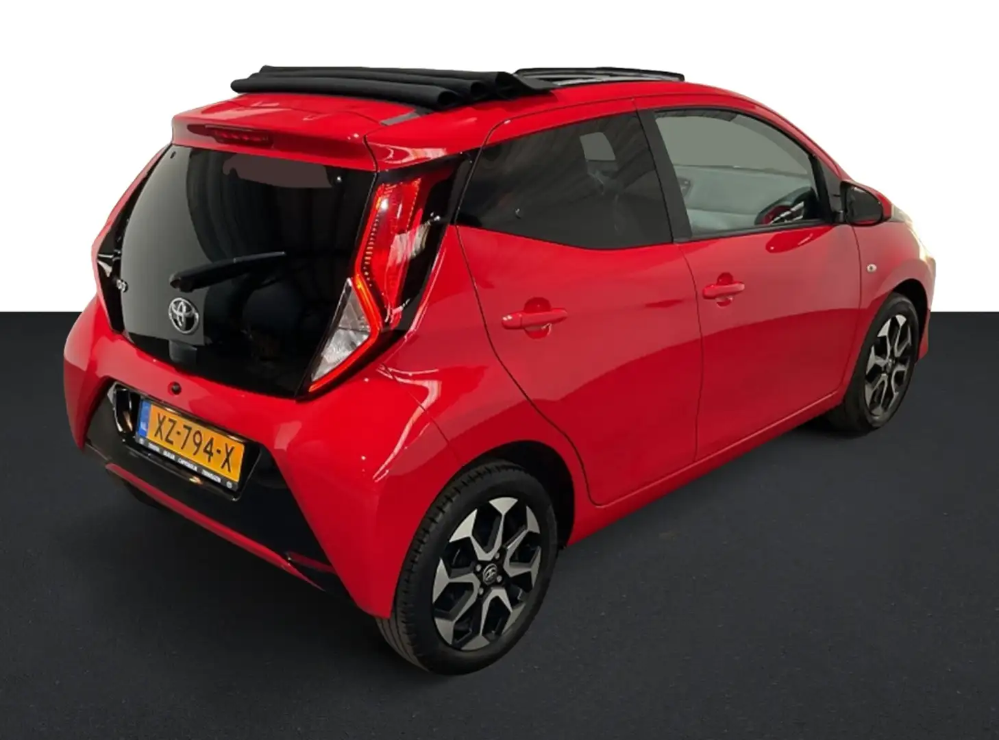Toyota Aygo Cabrio | Navigatie | Camera | 1.0 VVT-i x-joy Rood - 2