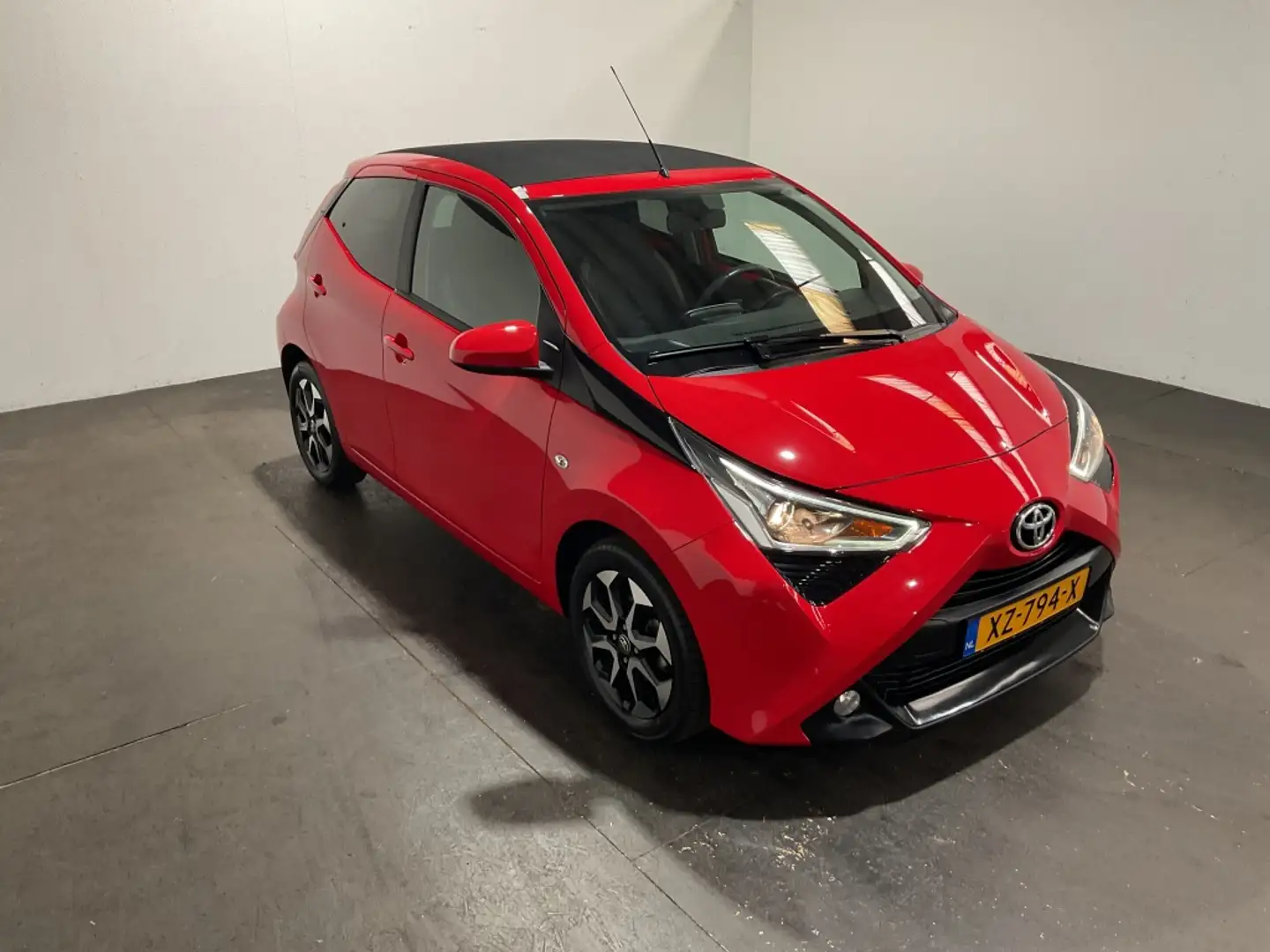 Toyota Aygo Cabrio | Navigatie | Camera | 1.0 VVT-i x-joy Rouge - 2