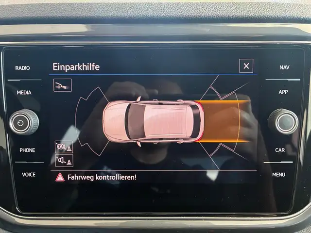 Volkswagen T-Roc view 13