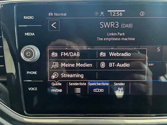 Volkswagen T-Roc view 14