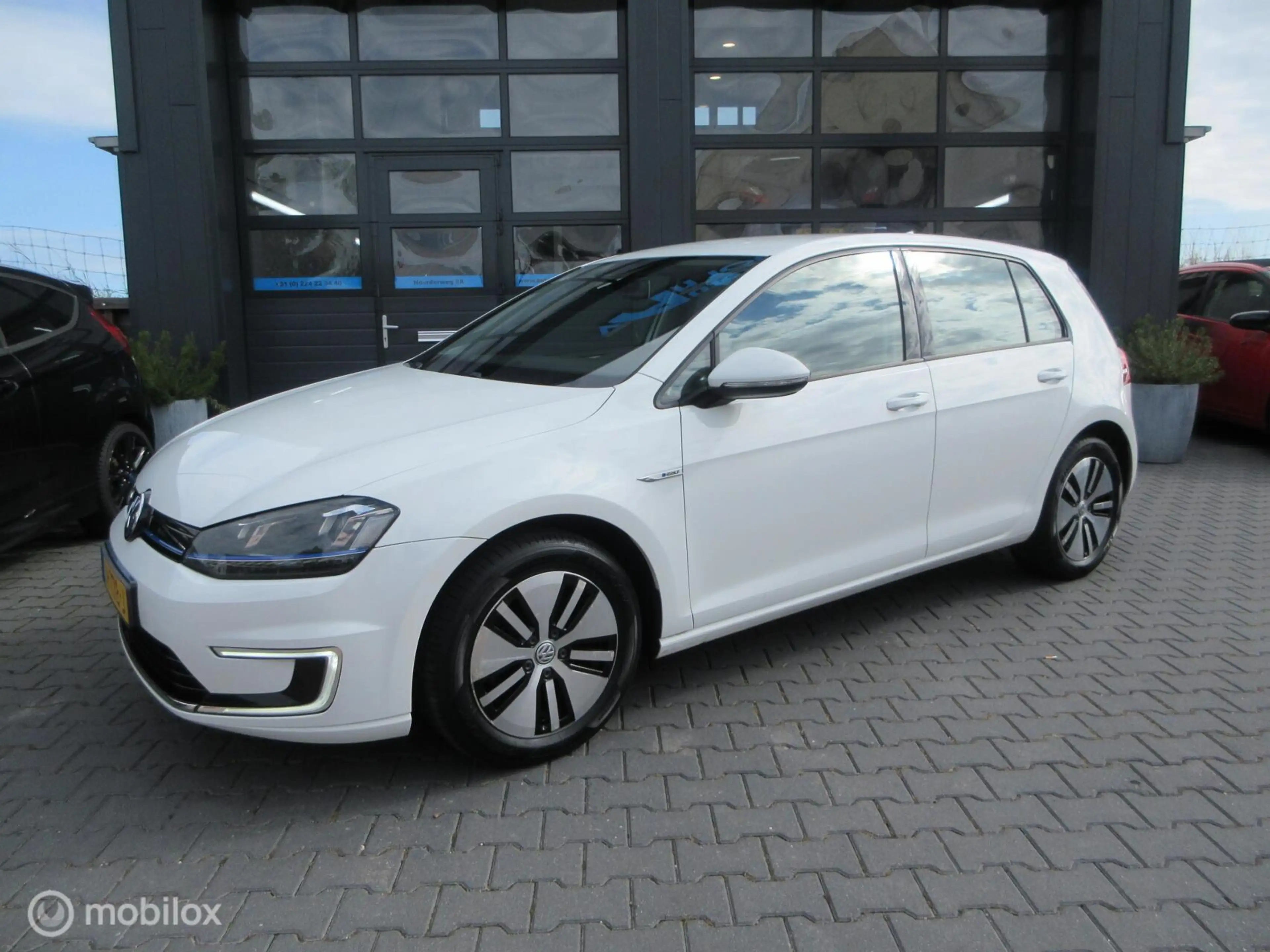 Volkswagen e-Golf 5drs 87dkm! Origineel NL Airco Cruise Navigatie