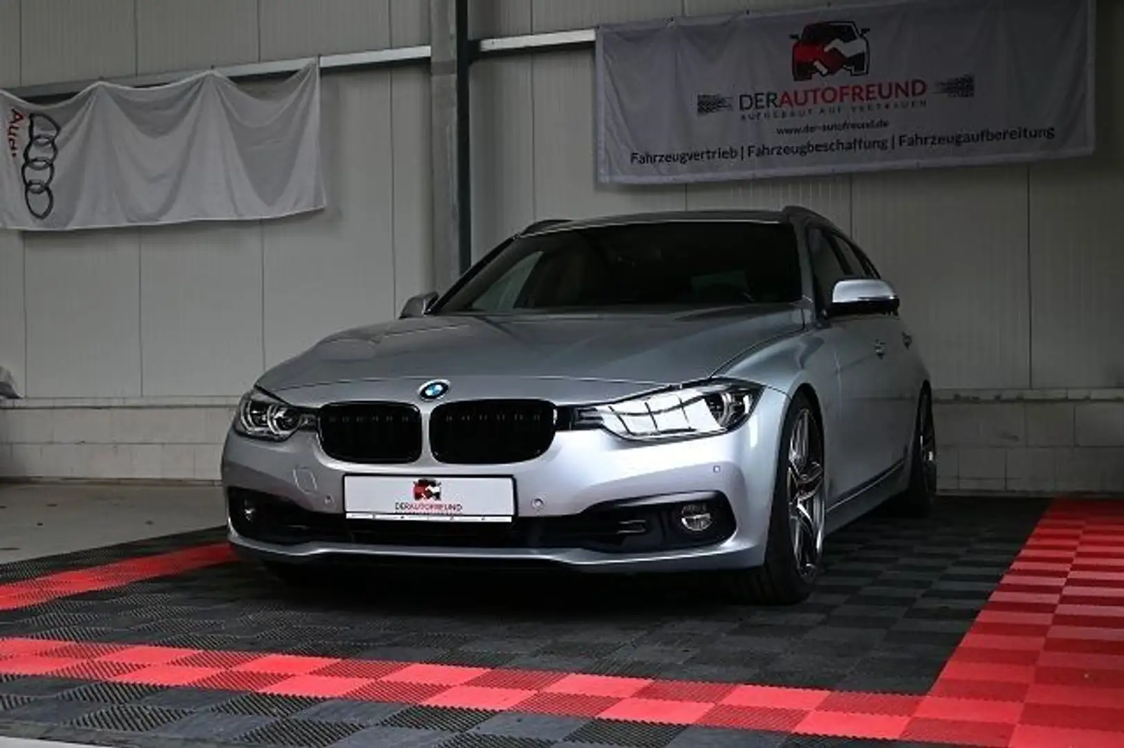 BMW 325 Touring 325 d *LED/Pano/Head up Display* Silber - 2