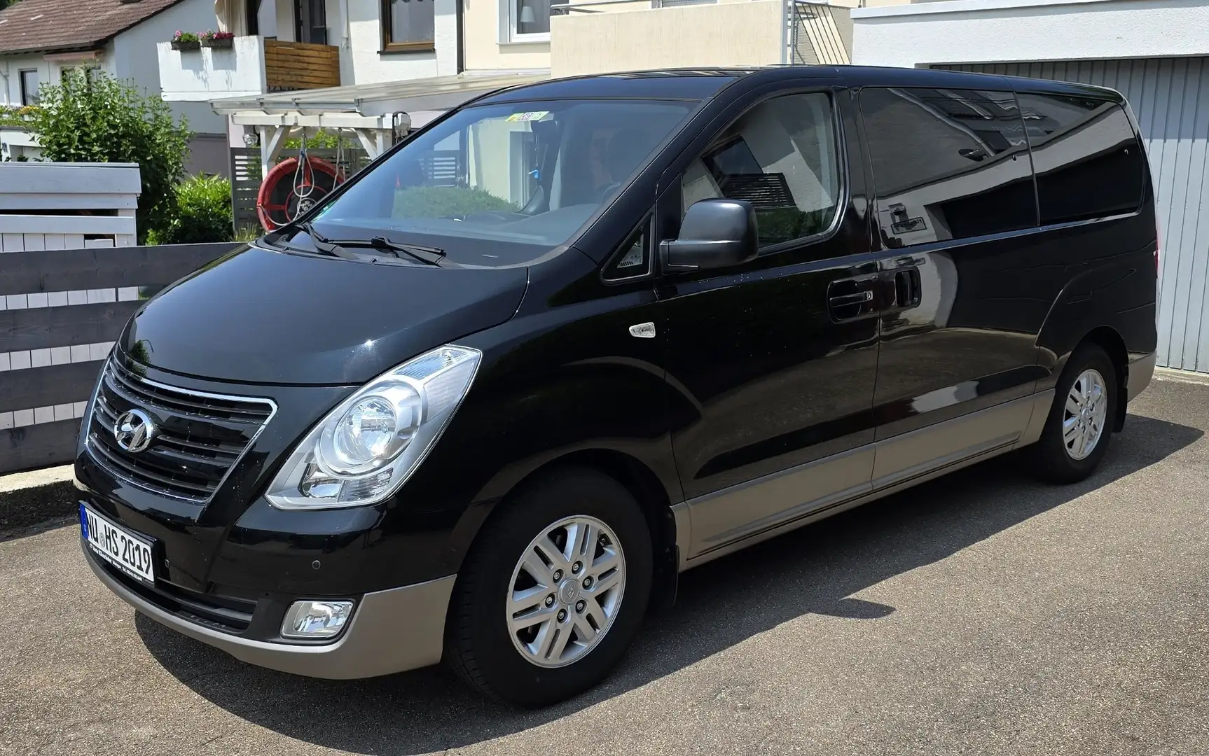 Hyundai H-1 2.5 CRDi Travel Family+ - 1