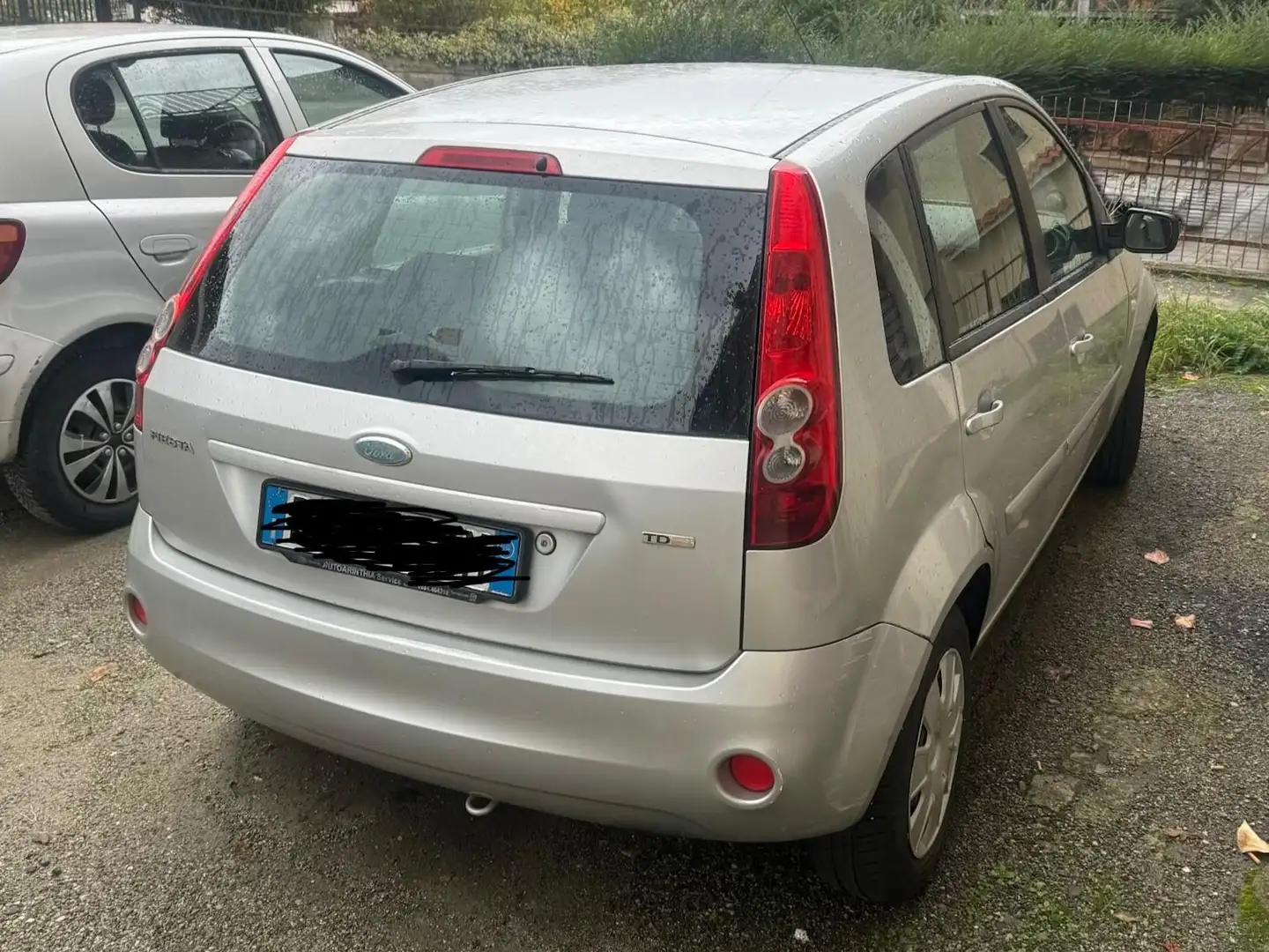 Ford Fiesta Fiesta V 2006 5p 1.4 tdci Gris - 2