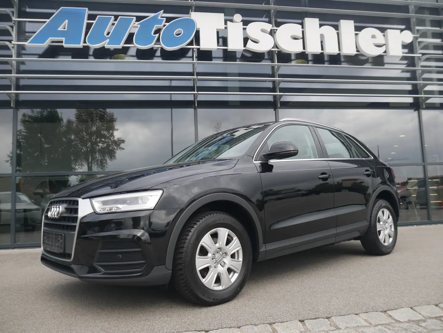 Audi Q3 basis ultraPDC LED NAVI MMI Sitzheizung vorne BT Schwarz - 1
