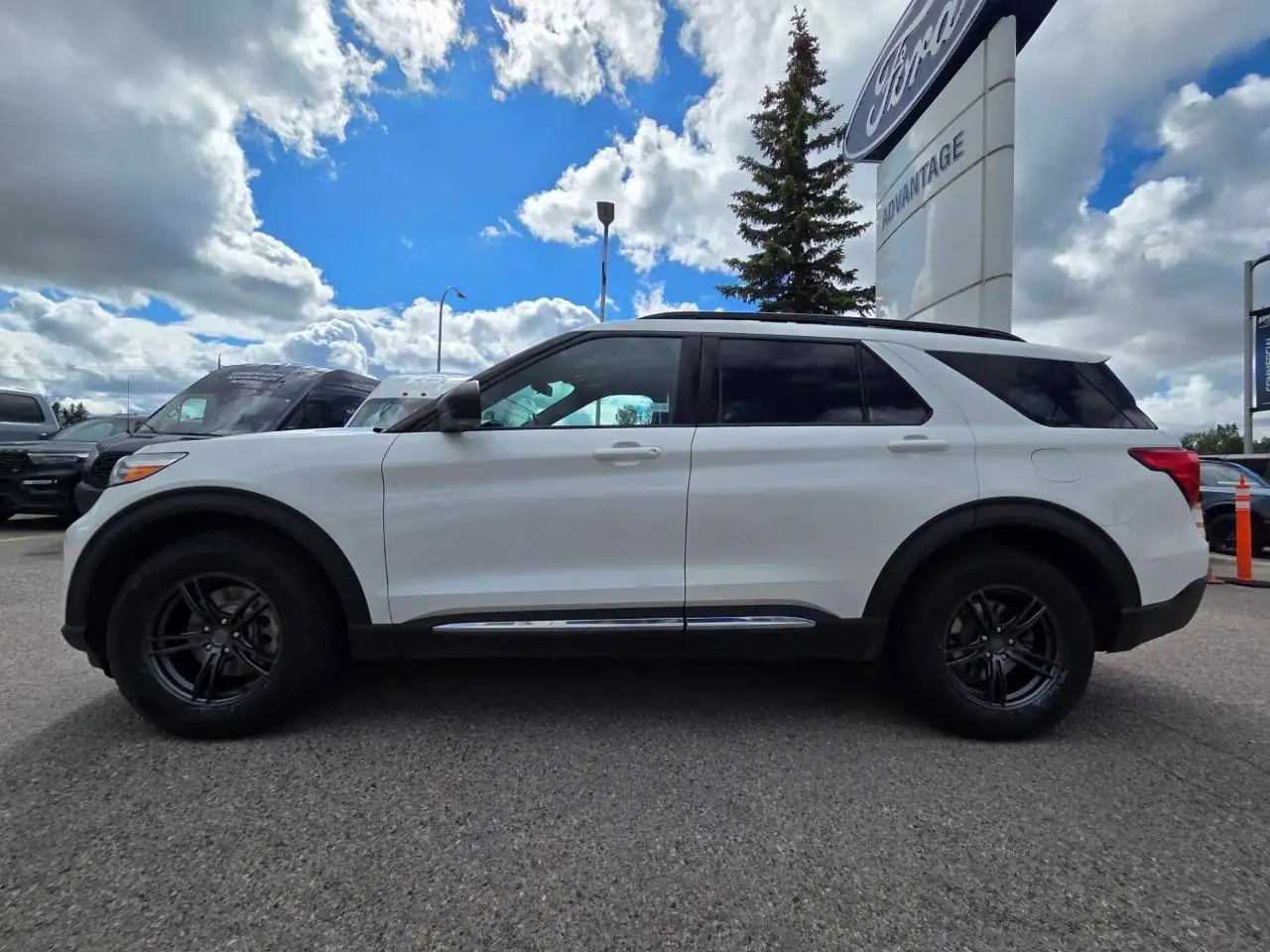Ford Explorer снимка Ford Explorer