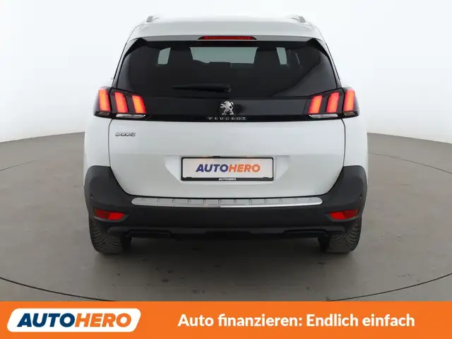 Peugeot 5008 view 5