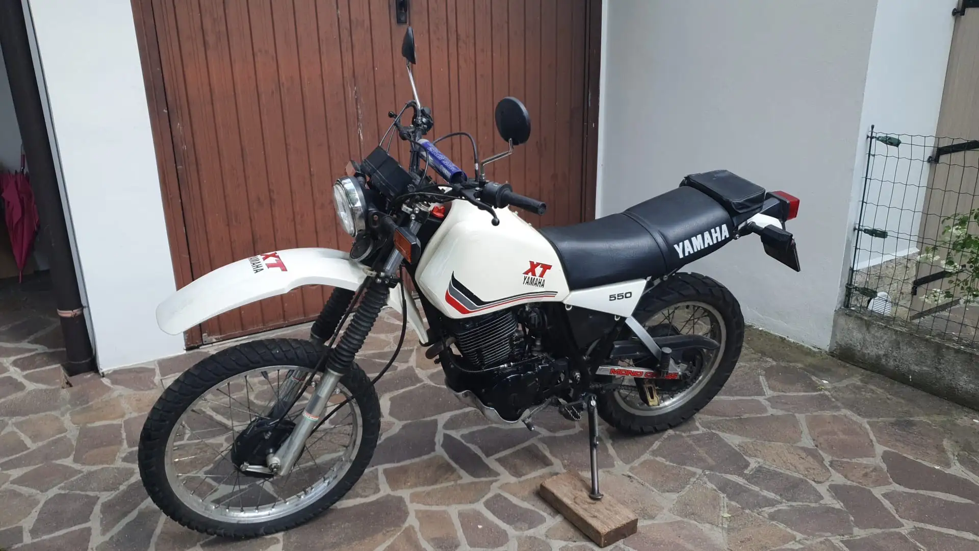 Yamaha XT 550 Bianco - 1