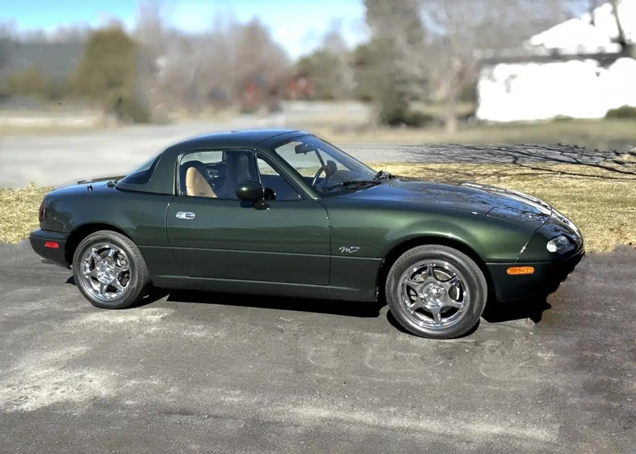 Mazda MX-5 Miata снимка Mazda MX-5 Miata
