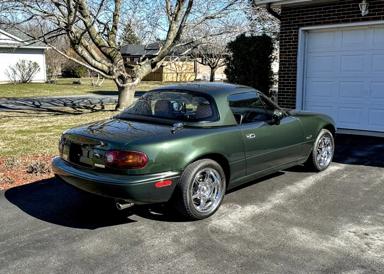 Mazda MX-5 Miata снимка Mazda MX-5 Miata