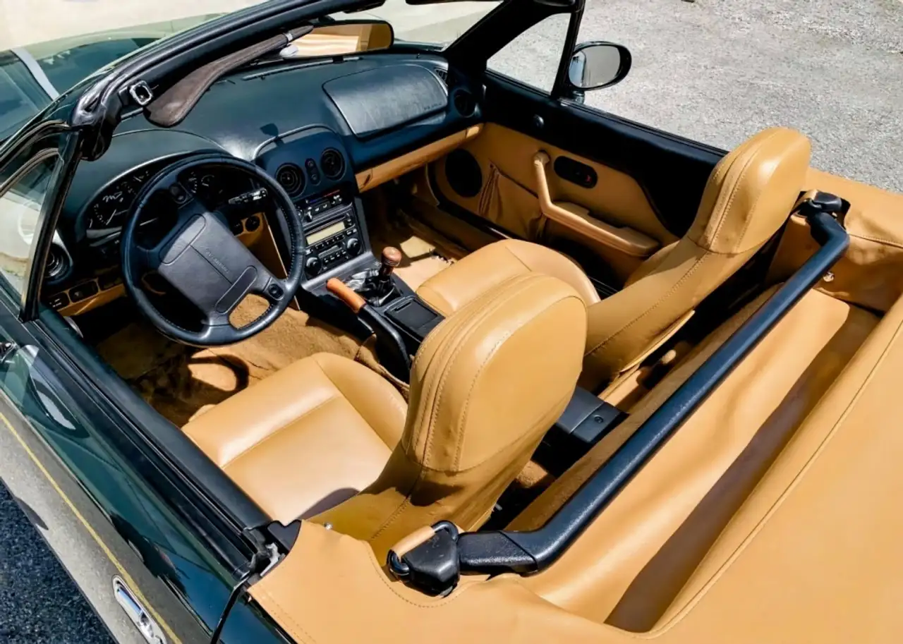 Mazda MX-5 Miata снимка Mazda MX-5 Miata