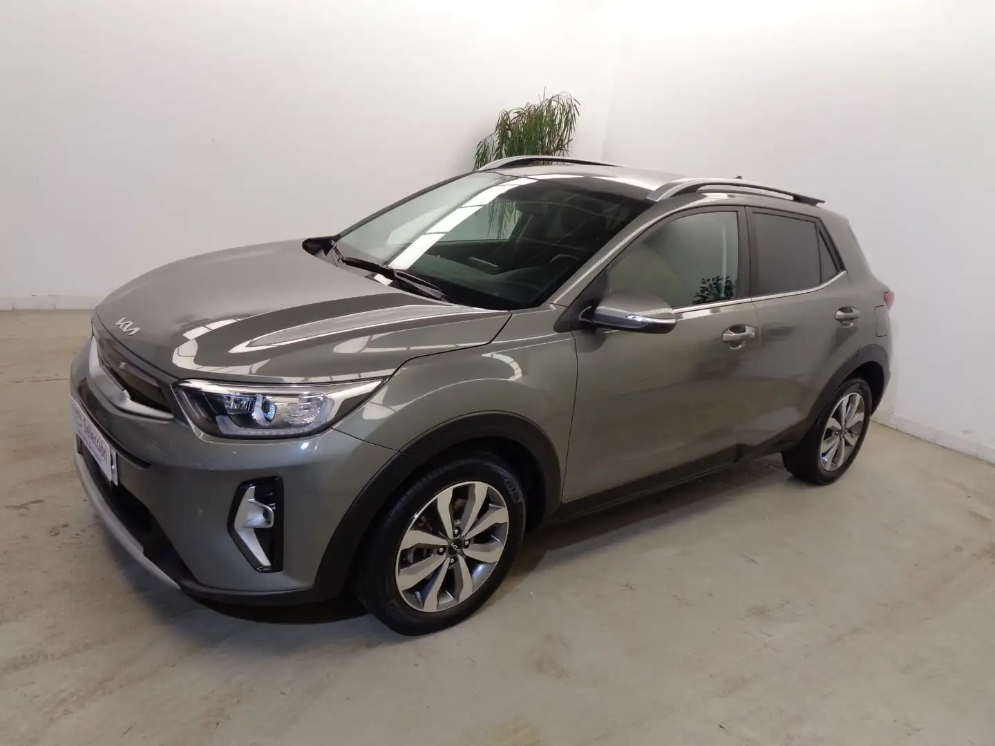Kia Stonic 1.0 T-GDi MHEV iMT Drive Plus 100 Marrón - 2