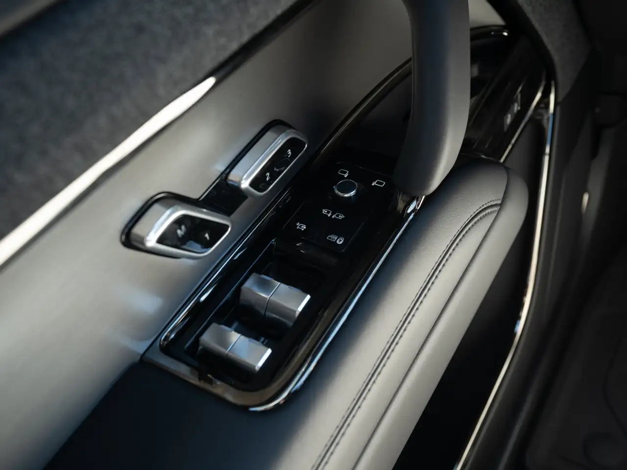Land Rover Range Rover Sport снимка Land Rover Range Rover Sport