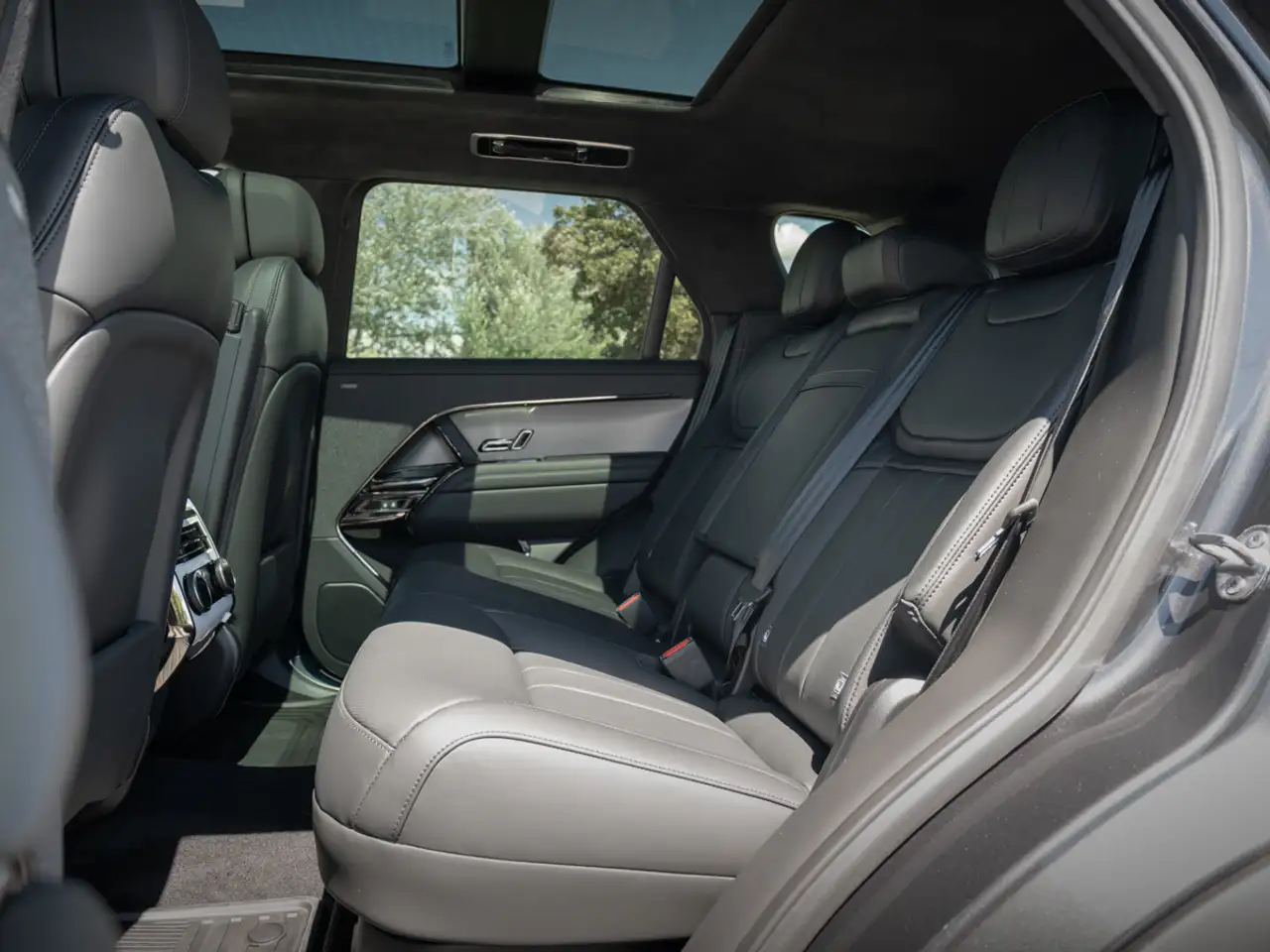 Land Rover Range Rover Sport снимка Land Rover Range Rover Sport