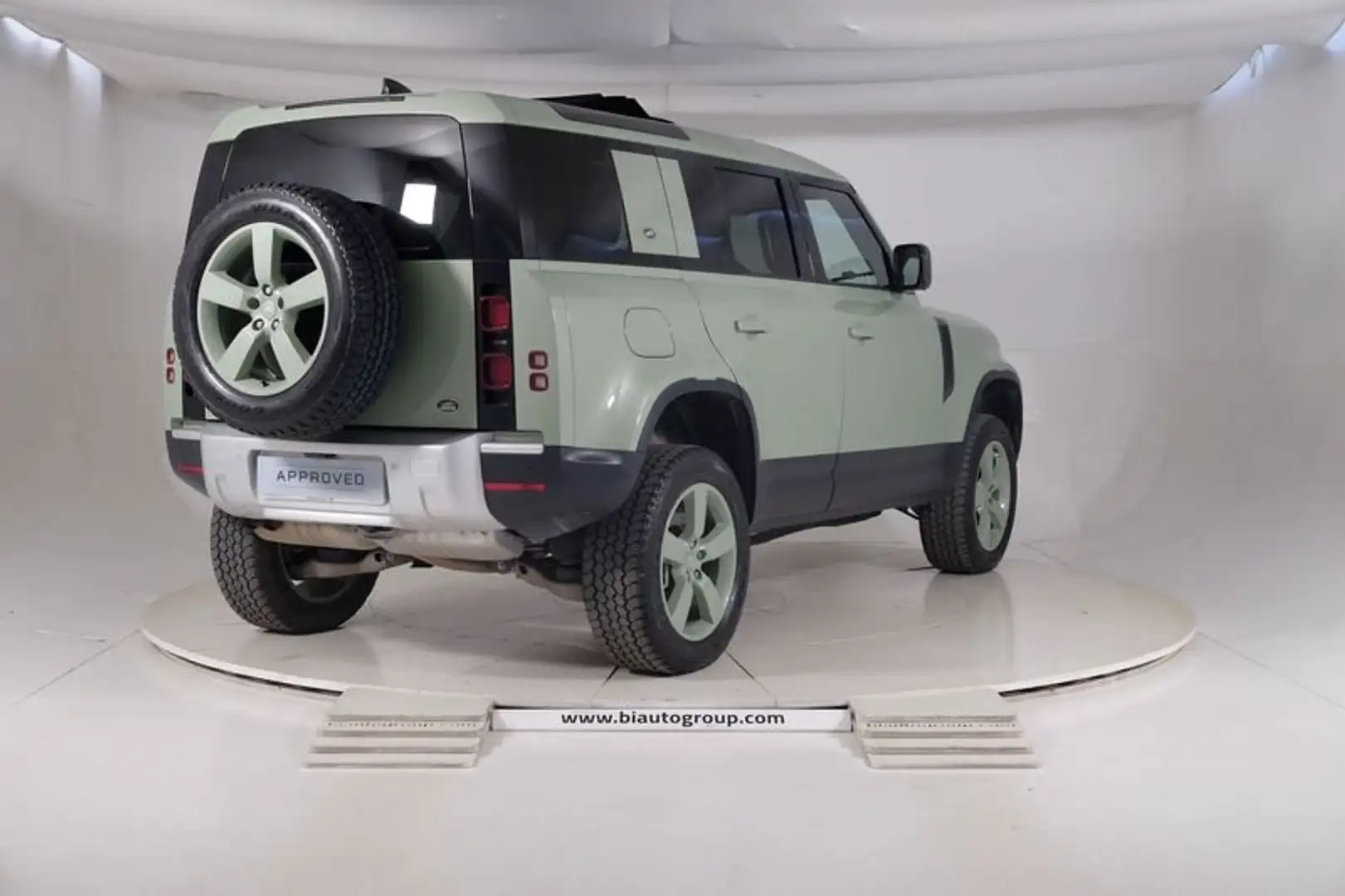 Land Rover Defender VII 2020 110 Diesel 110 3.0d i6 mhev 75th Limited Verde - 2