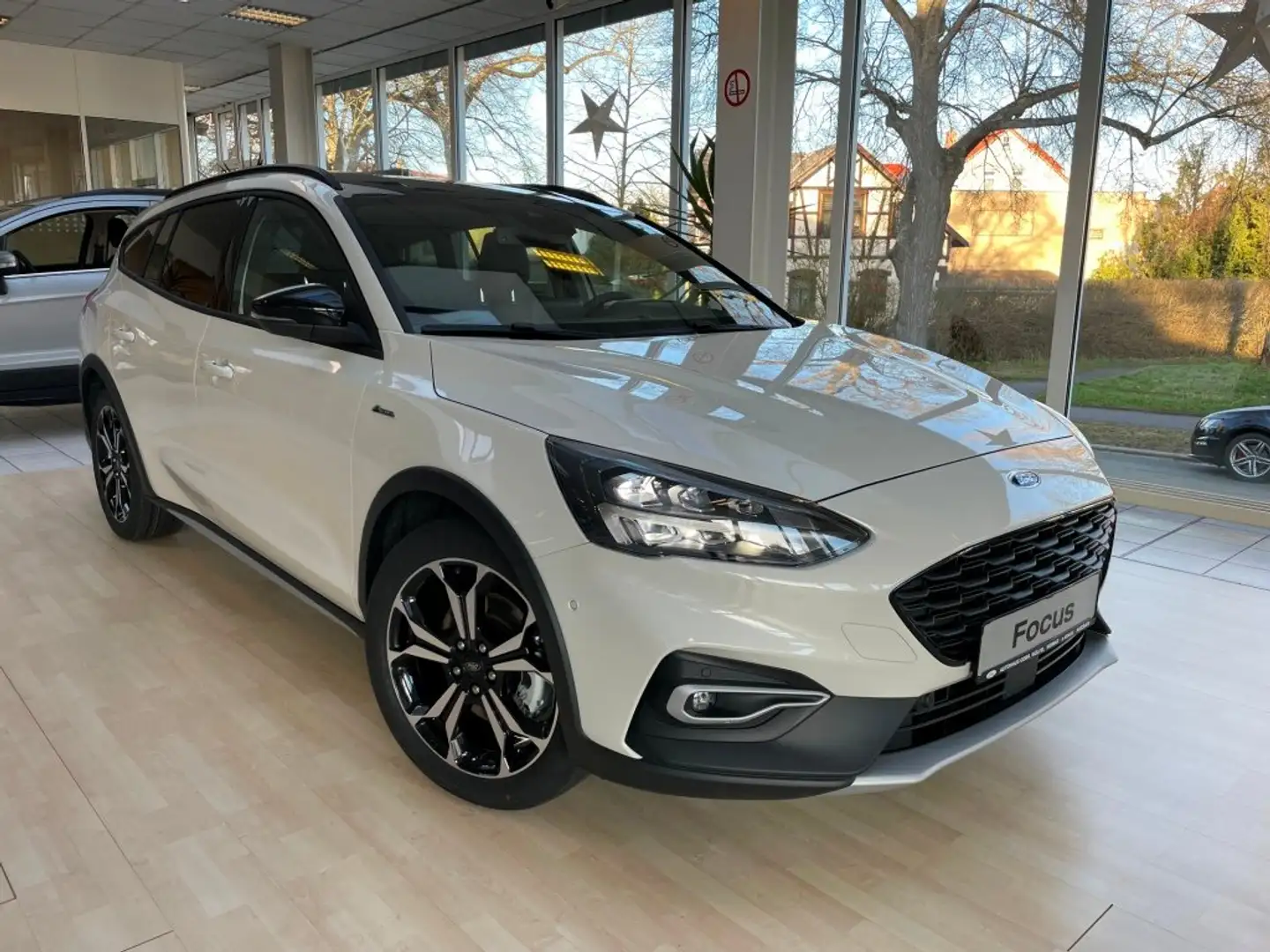 Ford Focus Turnier 1.0 EcoBoost Hybrid ACTIVE X*KP,WP,EP,LED* Blanc - 2