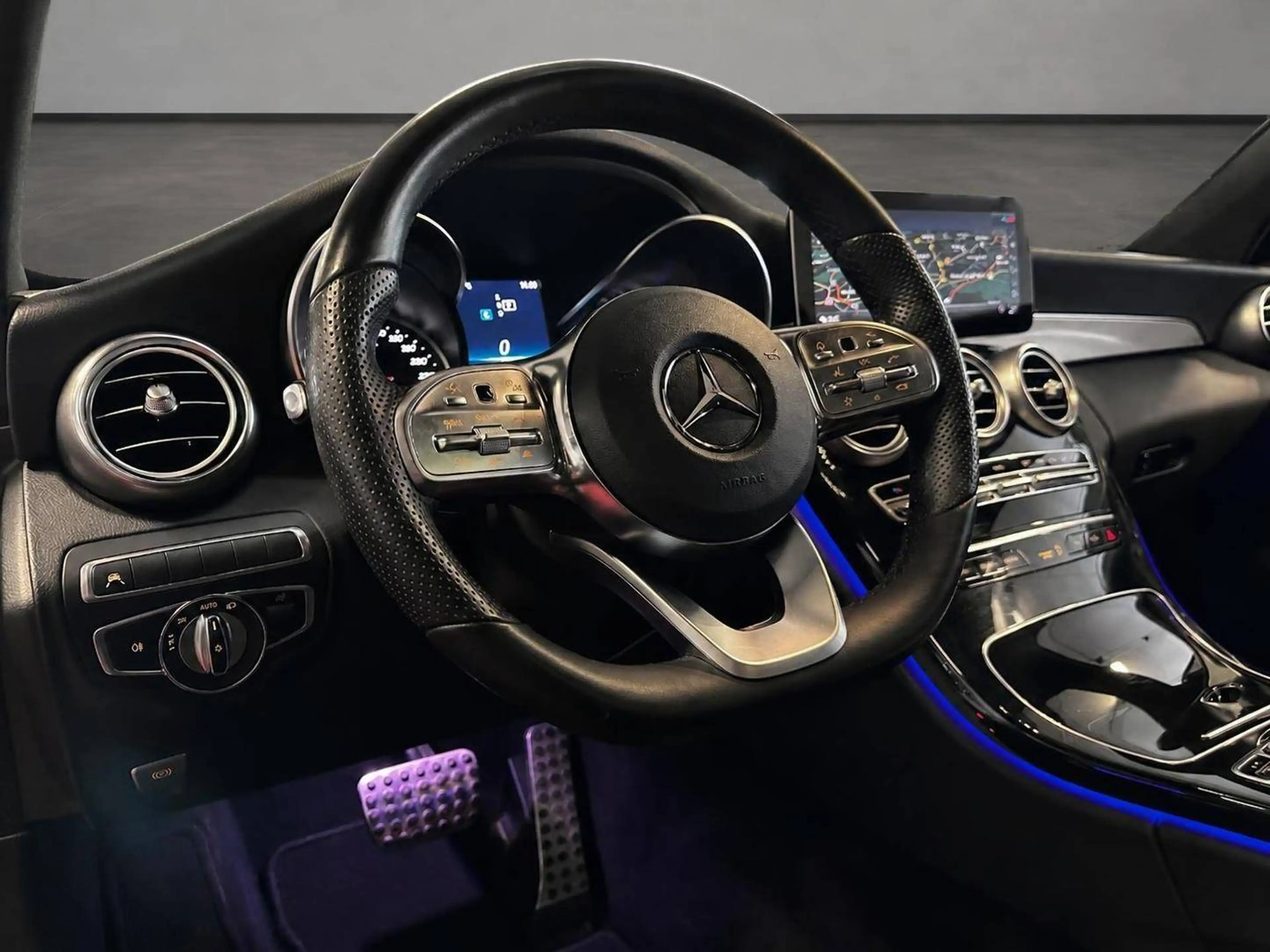 Mercedes-Benz C 300 C300 d Coupe AMG Line //Ambiente//Memory// — photo 11