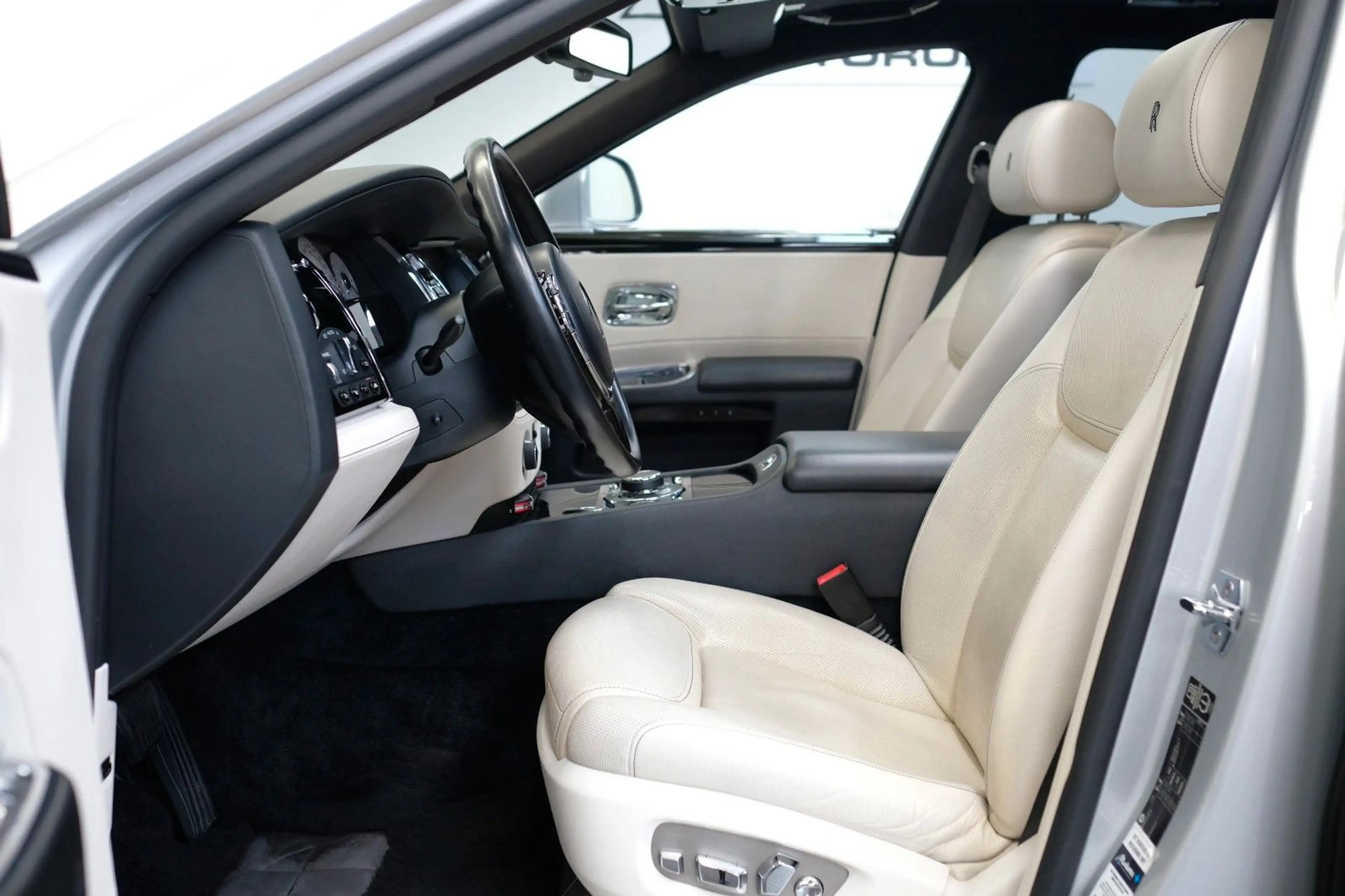 Rolls-Royce Ghost Series II/PANORAMA/NIGHT/REAR-TV/BELÜFTUNG — photo 11