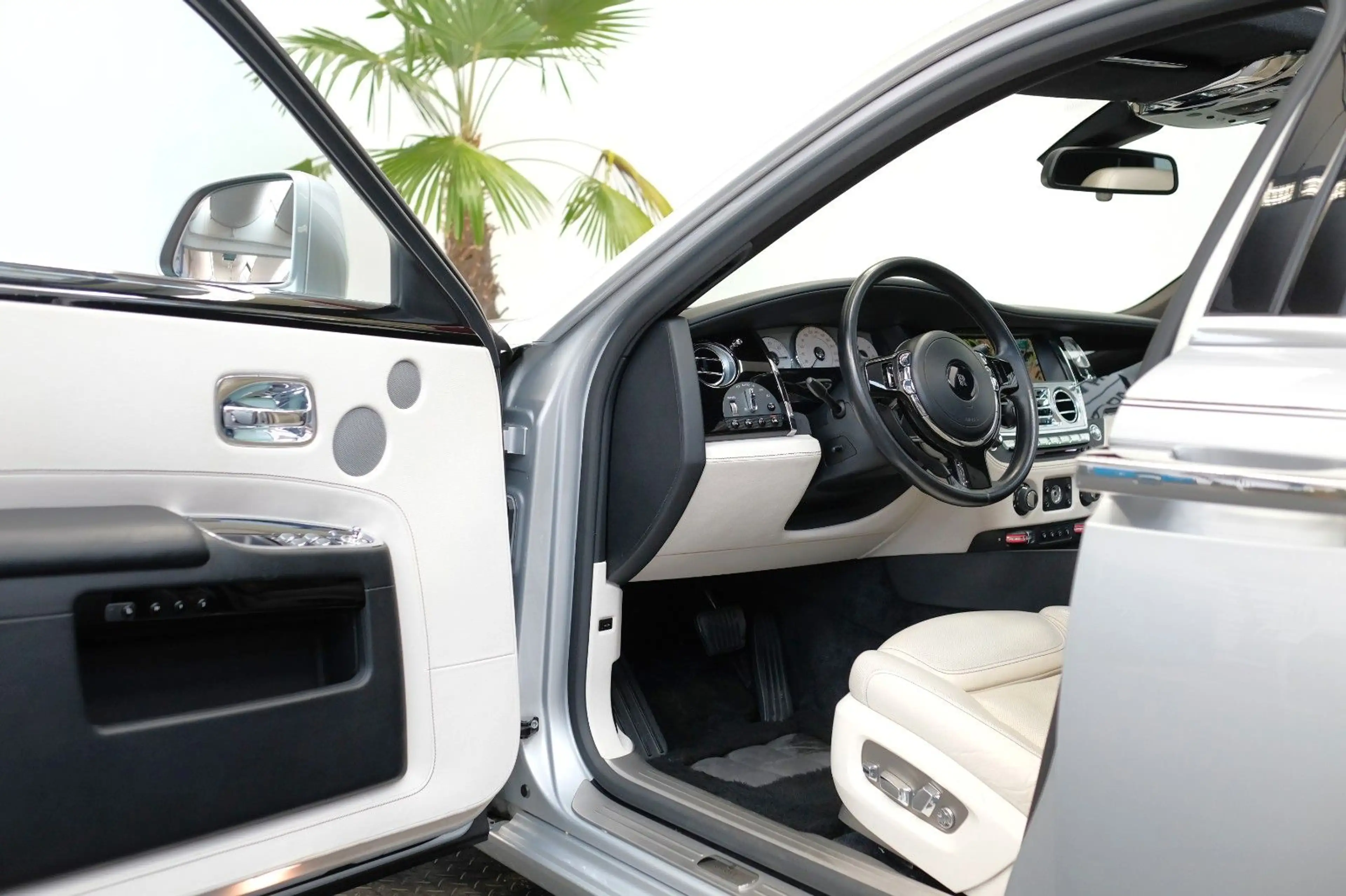 Rolls-Royce Ghost Series II/PANORAMA/NIGHT/REAR-TV/BELÜFTUNG — photo 10