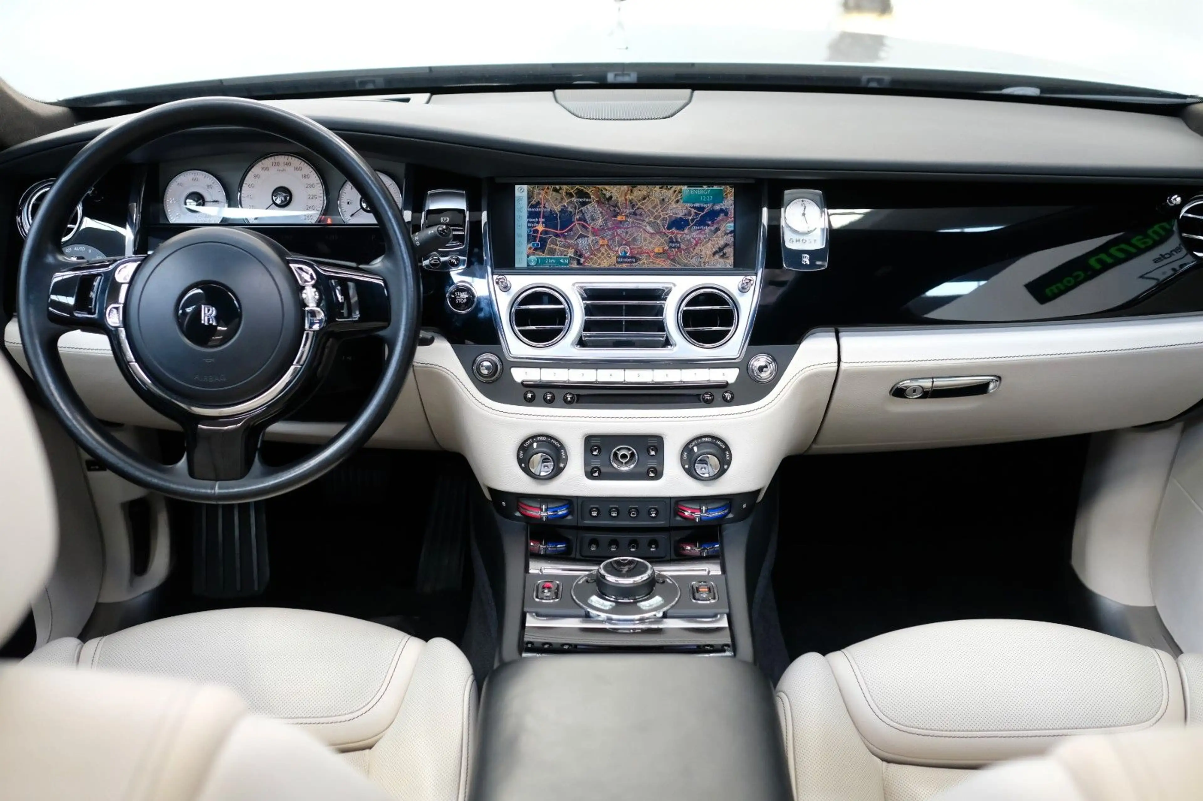 Rolls-Royce Ghost Series II/PANORAMA/NIGHT/REAR-TV/BELÜFTUNG — photo 13