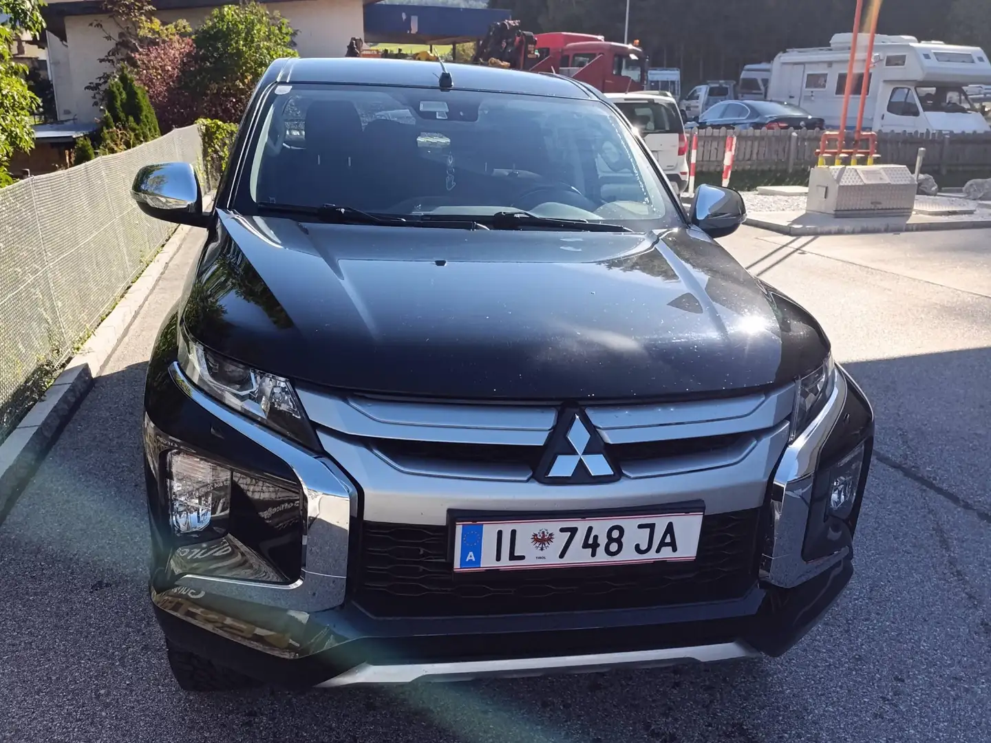 Mitsubishi L200 L 200 2,2 DI-D HP 4WD Doppelkabine Intense Aut. Intense Schwarz - 2