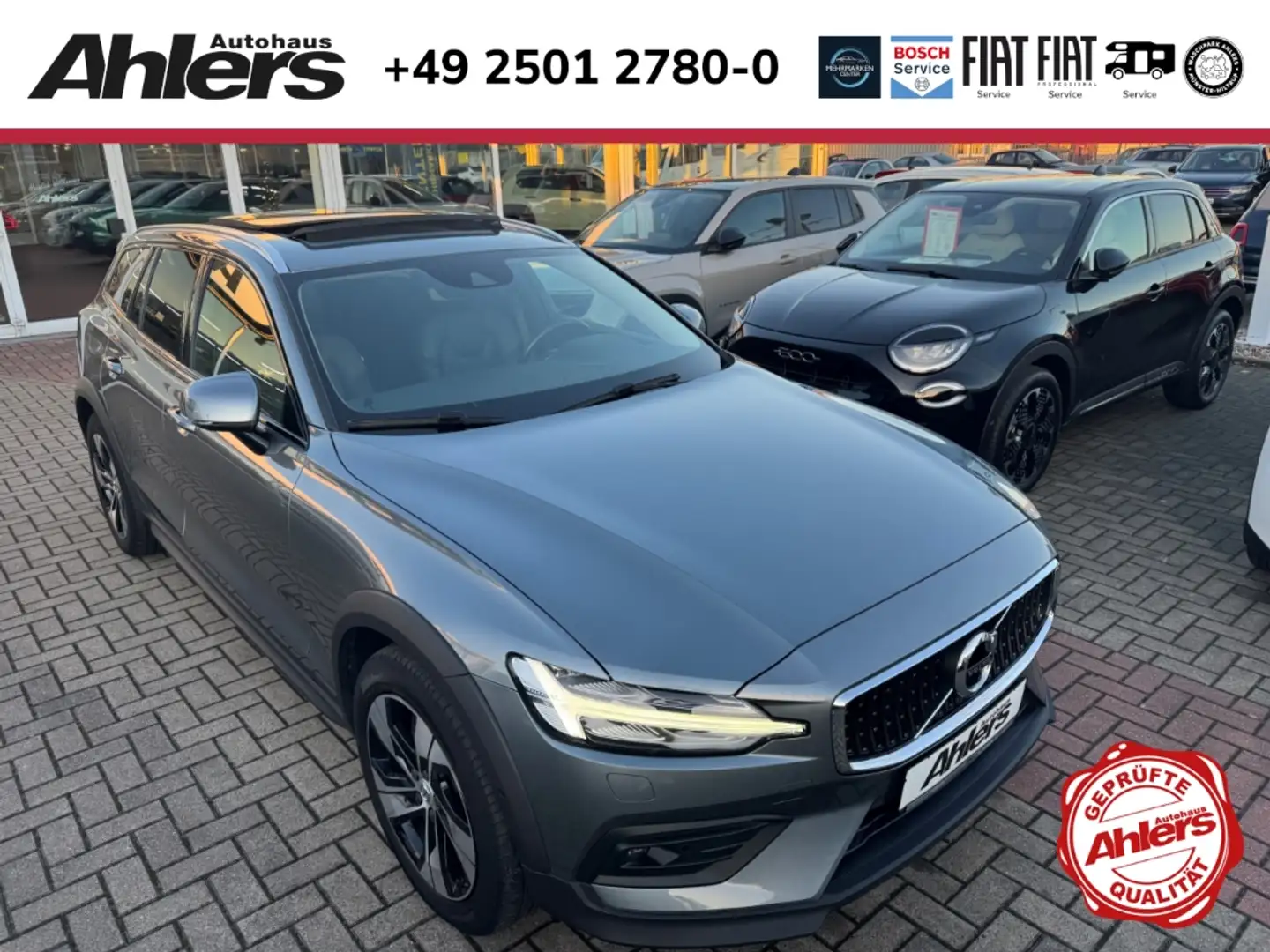 Volvo V60 Cross Country Pro AWD+PANO+AHK+STANDHEIZUNG+ELHECK+8-FACH+360°KA Grau - 1