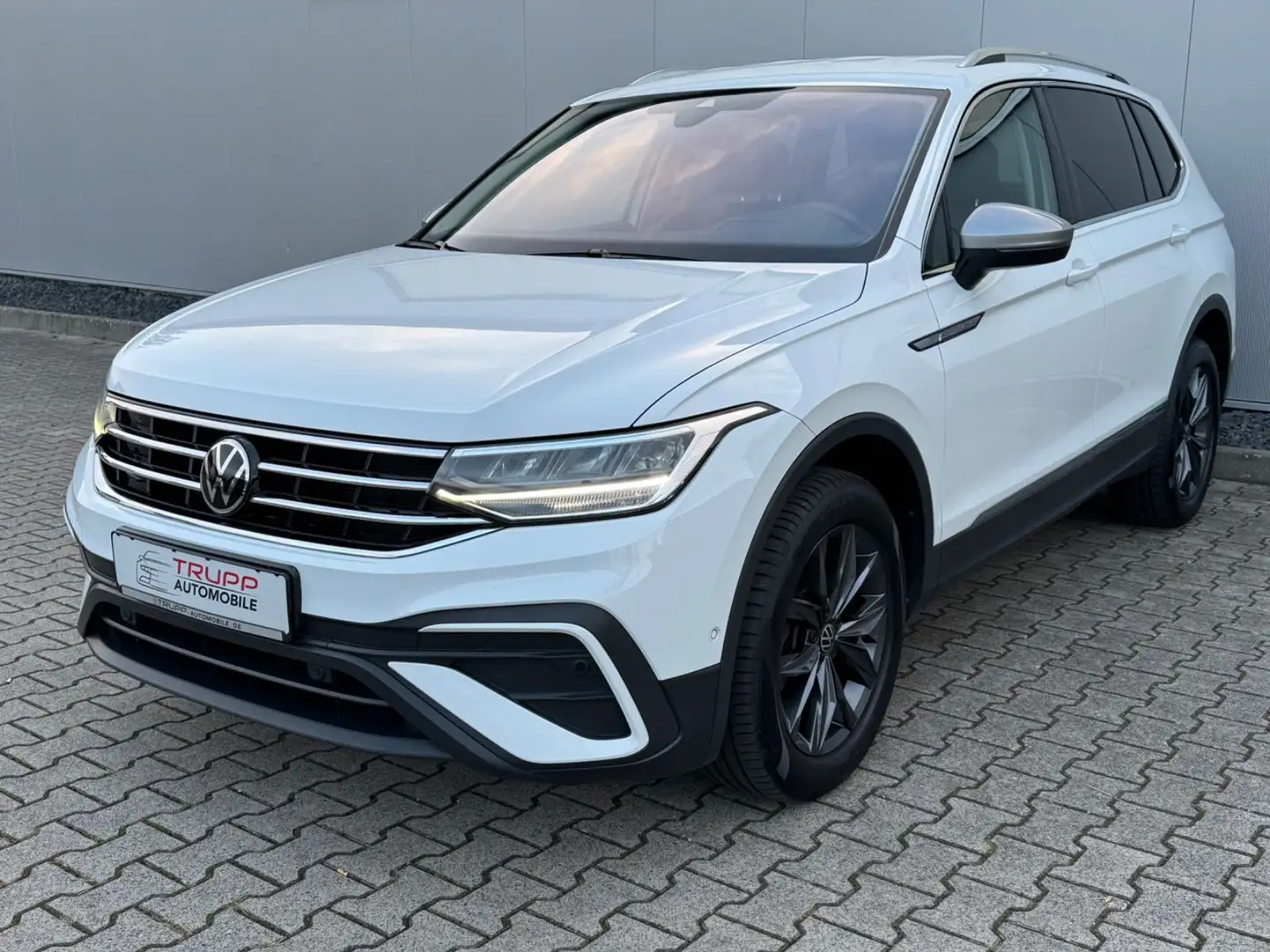 Volkswagen Tiguan Allspace /LED/AHK/R-KAM/VIRTUAL/ACC/HUD/SH Weiß - 2