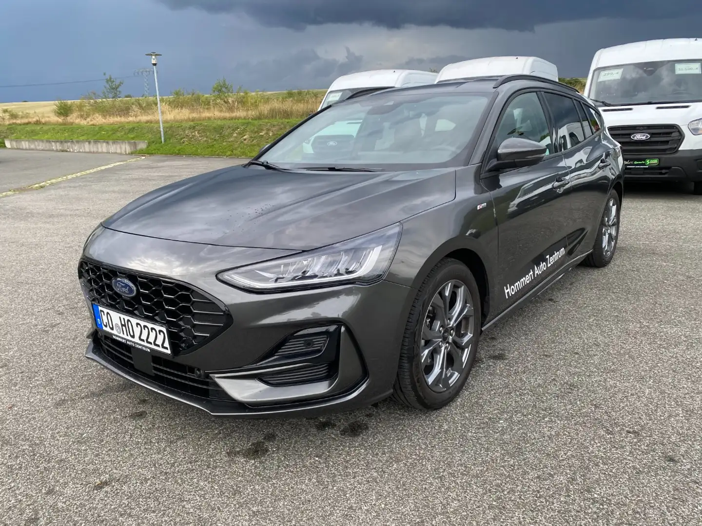 Ford Focus Turnier 1.0 EcoBoost ACC+LED+SHZ+Kamera Grau - 2