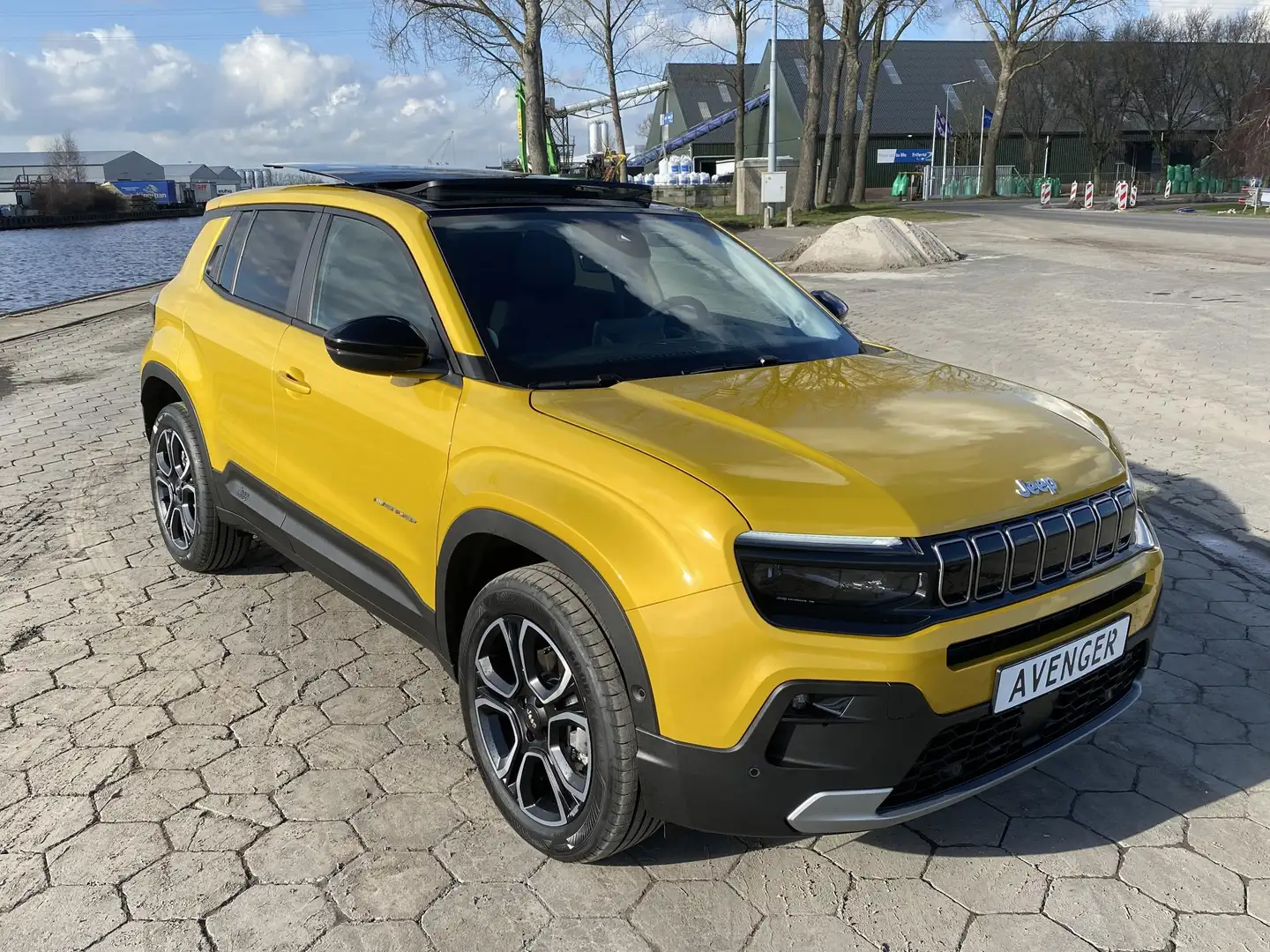 Jeep Avenger 1.2 e-Hybrid Summit | Schuif-/ Kanteldak | Elektr. Geel - 2