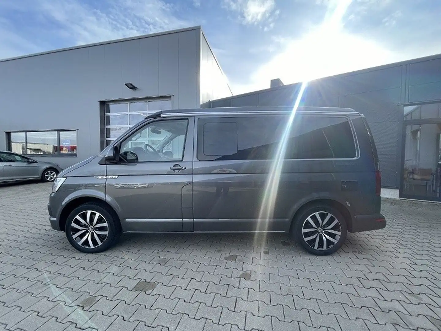 Volkswagen T6 California California 2.0TDI BMT Beach DSG 150kW - 1