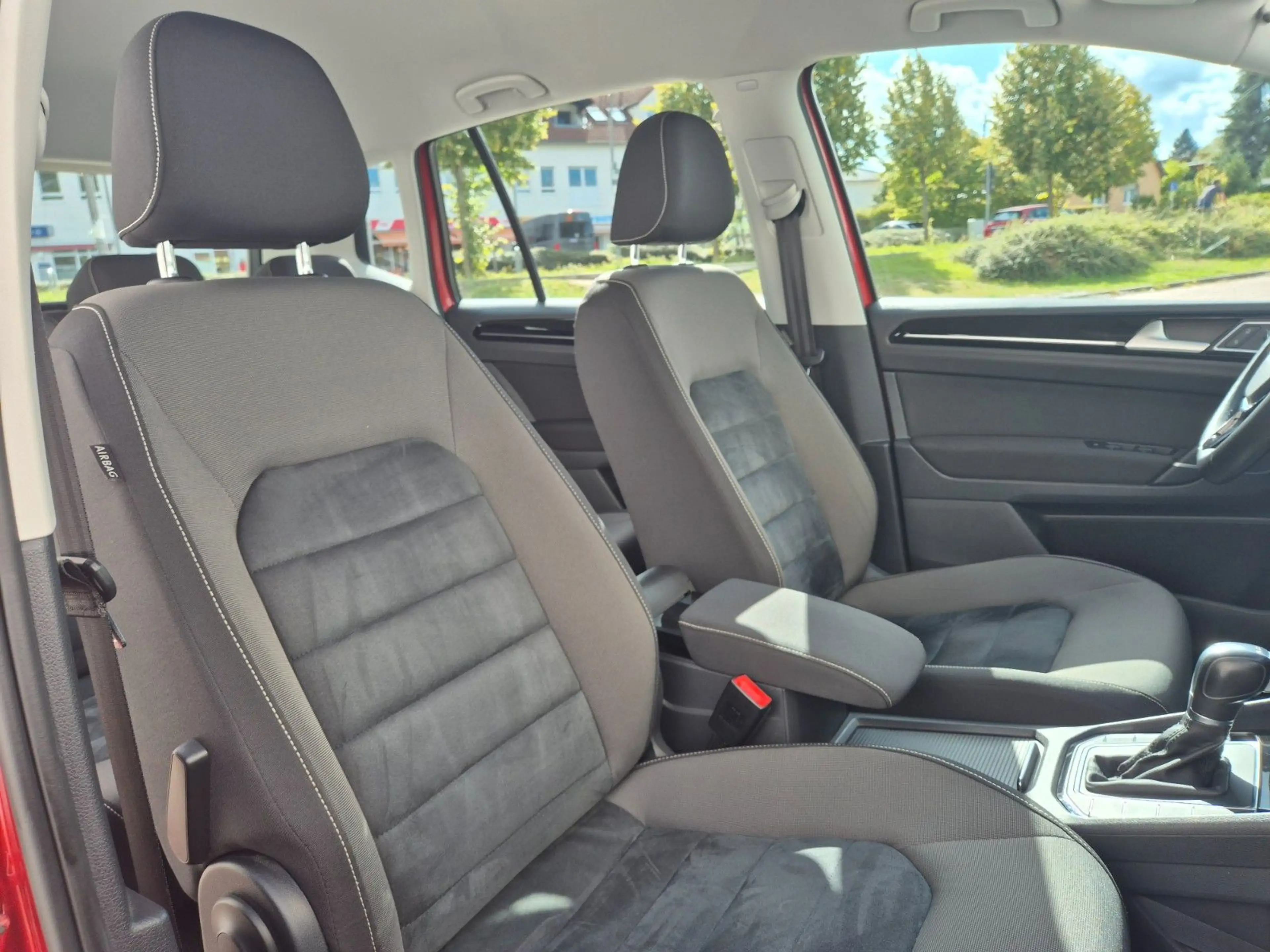 Volkswagen Golf Sportsvan VII Highline AUTOMATIK, AHK, 2.HD — photo 6