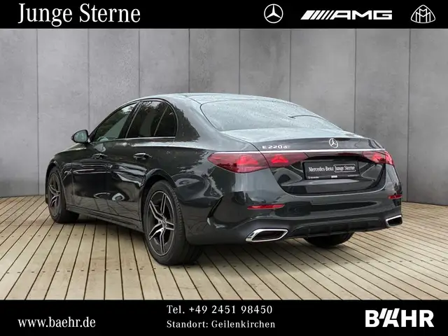 Mercedes-Benz E-Class view 3