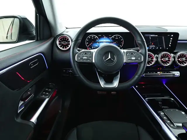 Mercedes-Benz GLB view 10