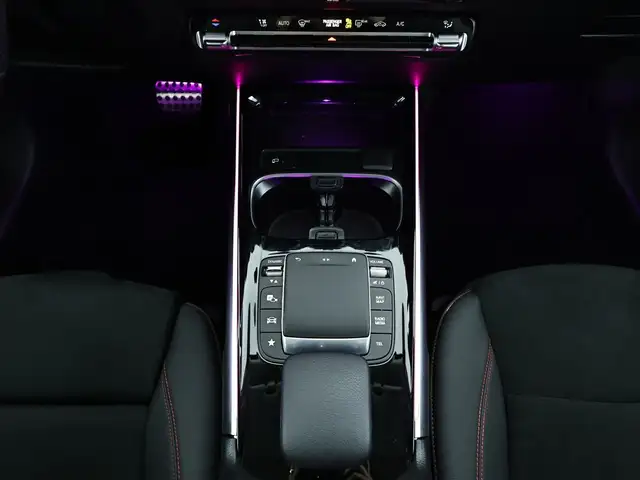 Mercedes-Benz GLB view 13