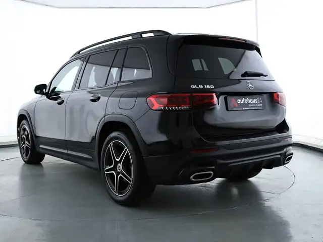 Mercedes-Benz GLB view 4