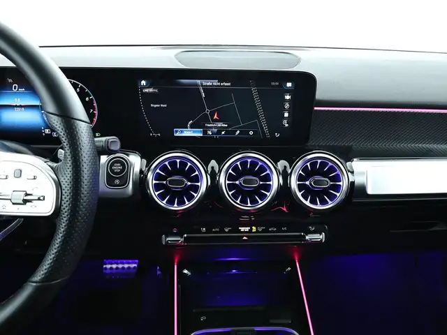 Mercedes-Benz GLB view 11