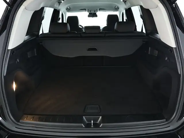 Mercedes-Benz GLB view 6