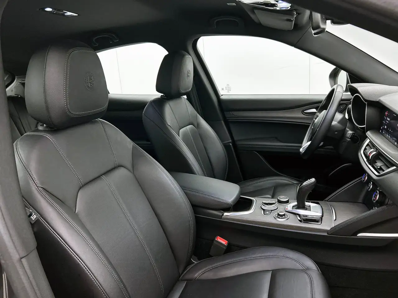 Alfa Romeo Stelvio 2022 — фото 15