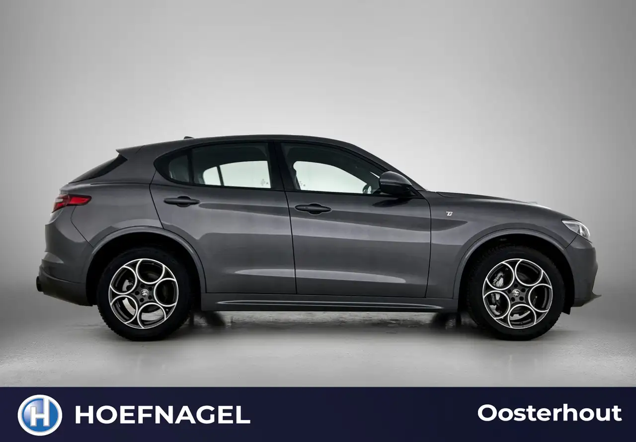 Alfa Romeo Stelvio 2022 — фото 10