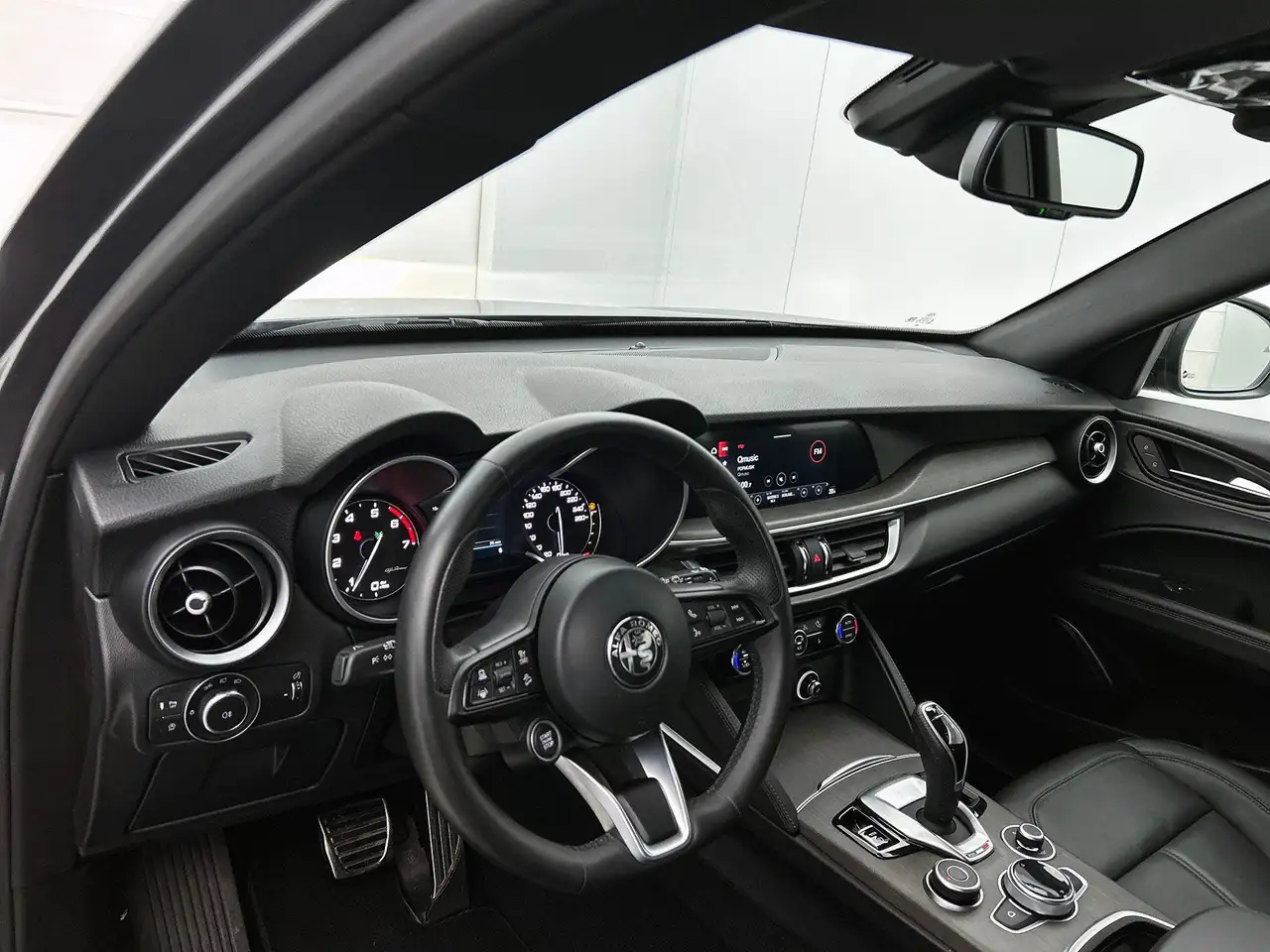 Alfa Romeo Stelvio 2022 — фото 14