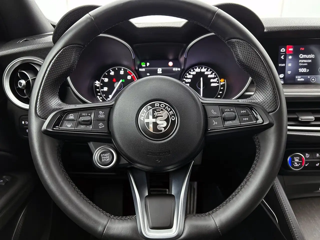 Alfa Romeo Stelvio 2022 — фото 17