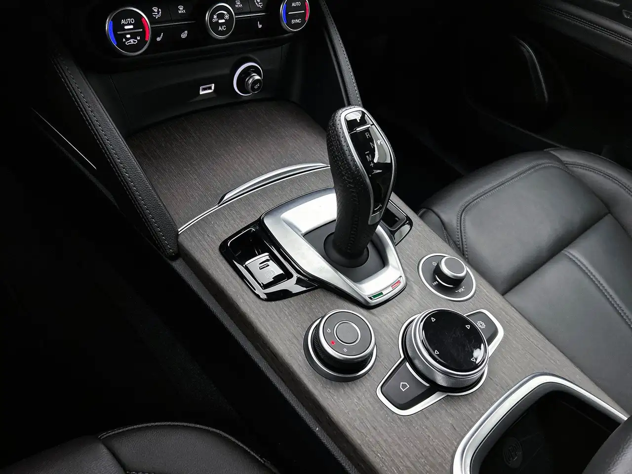 Alfa Romeo Stelvio 2022 — фото 20