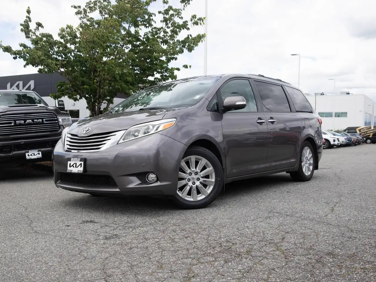 Toyota Sienna photo Toyota Sienna